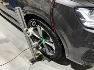 AUDI　アウディ　Q7 レーダーセンサーエーミング　自動ブレーキ　ミリ波レーダー　AVARTH 岐阜　愛知　三重　滋賀　岐南町