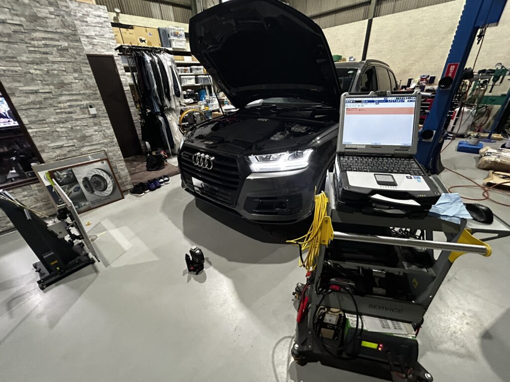 AUDI　アウディ　Q7 レーダーセンサーエーミング　自動ブレーキ　ミリ波レーダー　AVARTH 岐阜　愛知　三重　滋賀　岐南町