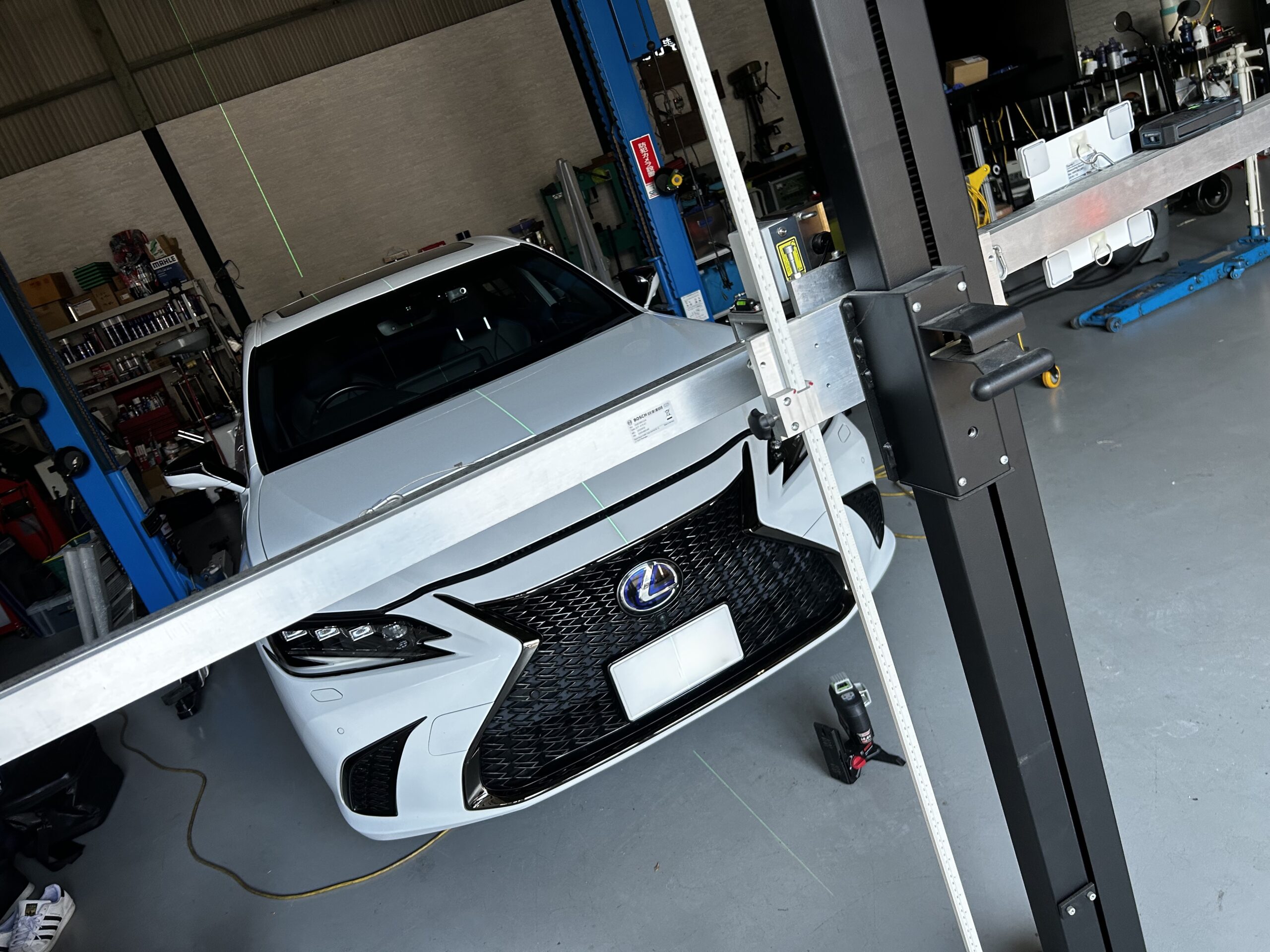 しえみ様ご確認ページ フロントガラス交換後のエーミングは必須！レクサス ES300hの施工事例