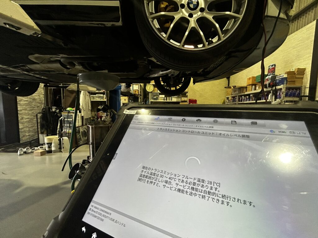 BMW　BMW修理　輸入車修理　オイル漏れ　F11　F10　５シリーズ
AVARTH　岐阜　愛知　三重　静岡
AT脱着　ミッション脱着　場オブレーションダンパー　ATF調整　油量調整