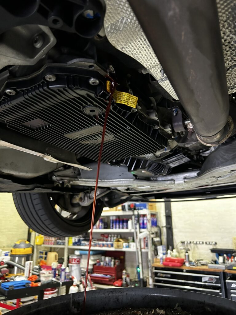 BMW　BMW修理　輸入車修理　オイル漏れ　F11　F10　５シリーズ
AVARTH　岐阜　愛知　三重　静岡
AT脱着　ミッション脱着　場オブレーションダンパー　ATF調整　油量調整