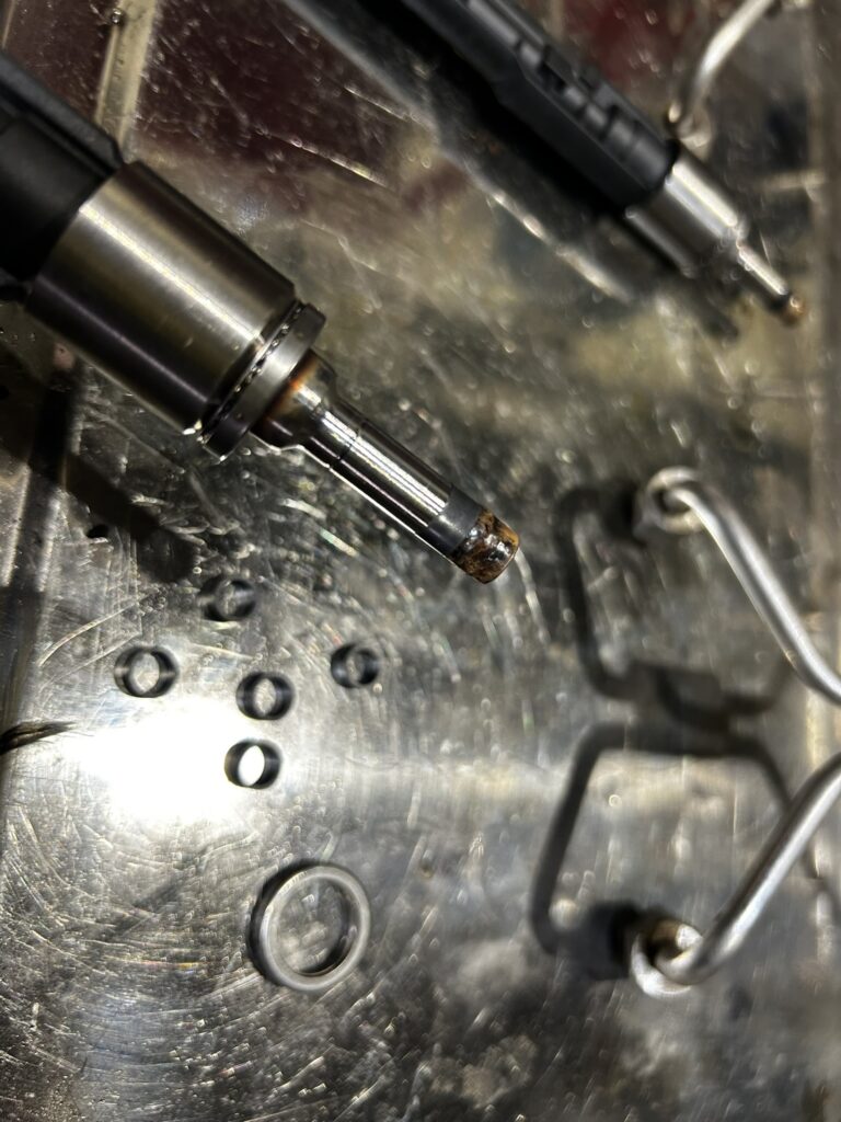 AVARTH　岐阜　愛知　三重　大垣　BMW修理　輸入車修理　BMW　岐阜BMW　M４　F８２　F８バルブトロニックサーボモーター　バルブトロニックモータ
インジェクタ