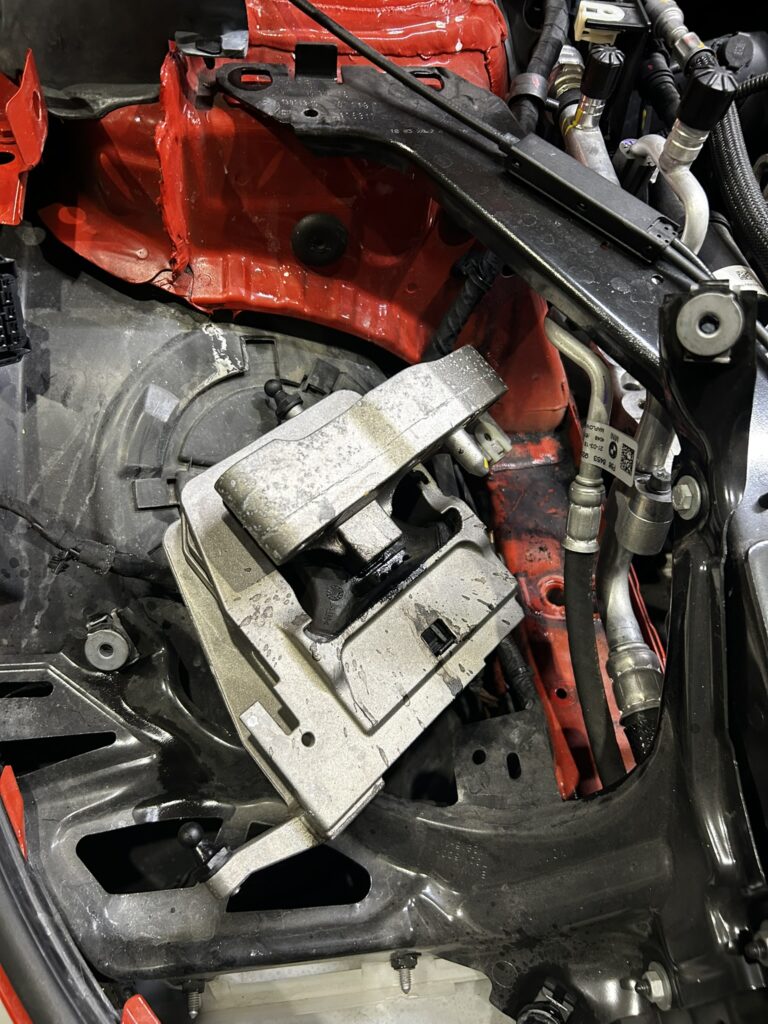 AVARTH　岐阜　MINI　BMW　岐阜BMW　岐阜MINI　ミニ　F57 　F56
車検　点検　ブレーキ交換　エンジンマウント交換　オイル交換