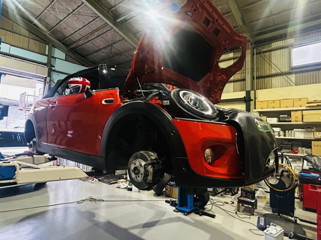 AVARTH　岐阜　MINI　BMW　岐阜BMW　岐阜MINI　ミニ　F57 　F56
車検　点検　ブレーキ交換　エンジンマウント交換　オイル交換