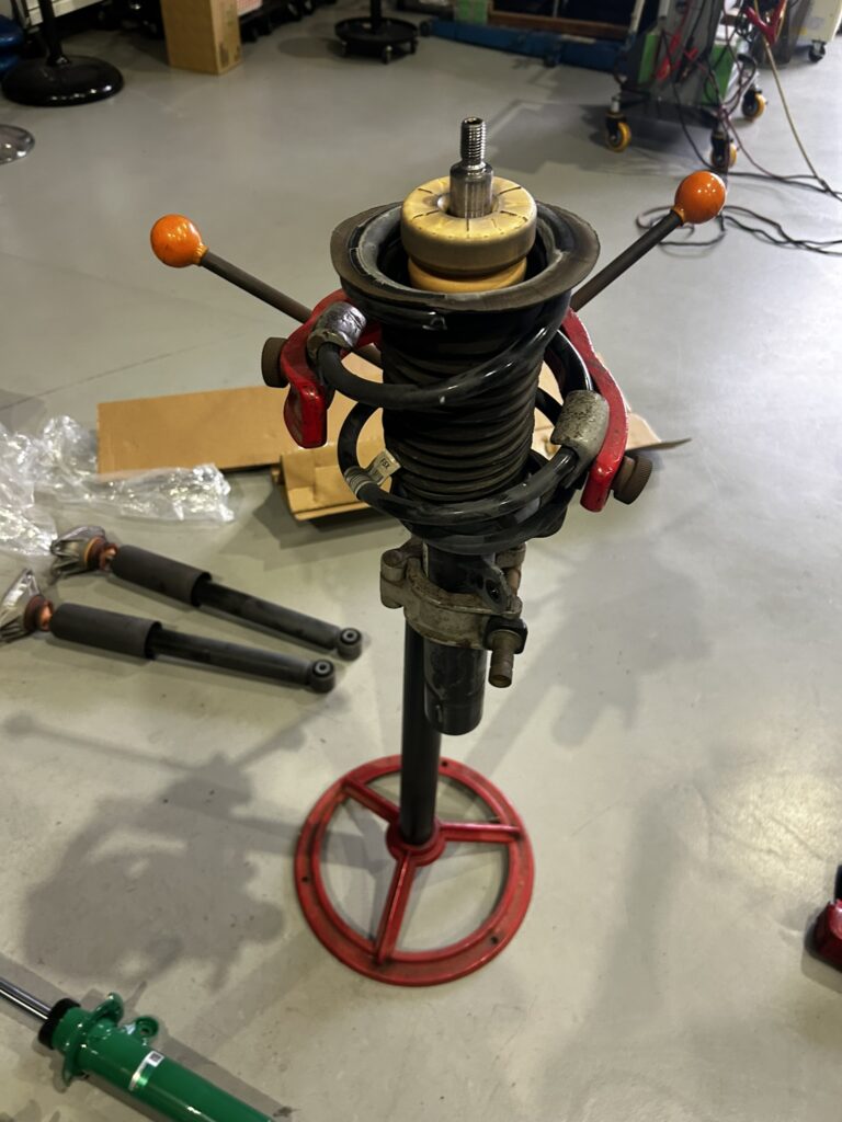 AVARTH 岐阜 岐南町 MINI MINI修理 足回り修理 異音修理 BMW 岐阜BMW 岐阜MINI テイン アブソーバー交換 ショック交換 大垣 各務原 一宮 関 豊橋 岡崎 名古屋