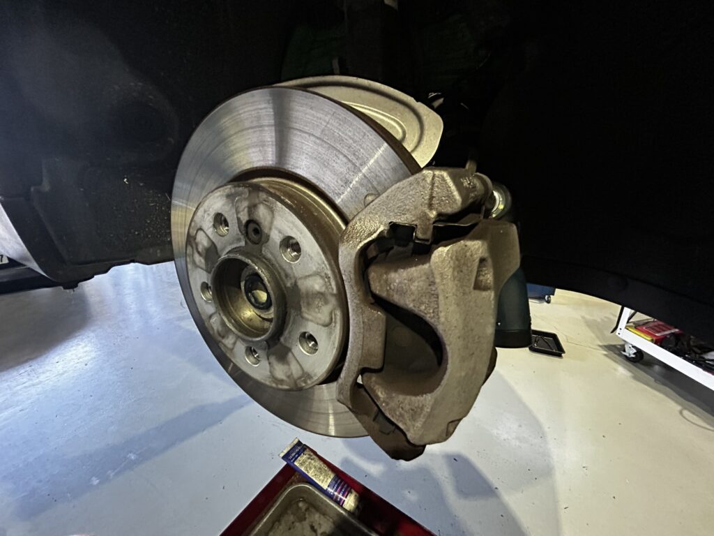 岐阜 AVARTH MINI BMW 岐南町 一宮 大垣 各務原 愛知 三重 名古屋 F56 MINI修理 オイル交換 ブレーキ交換 点検 診断 ディクセル