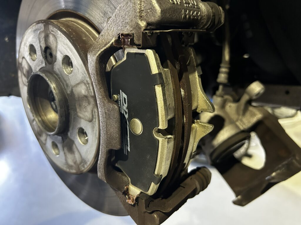 岐阜 AVARTH MINI BMW 岐南町 一宮 大垣 各務原 愛知 三重 名古屋 F56 MINI修理 オイル交換 ブレーキ交換 点検 診断 ディクセル パッド交換