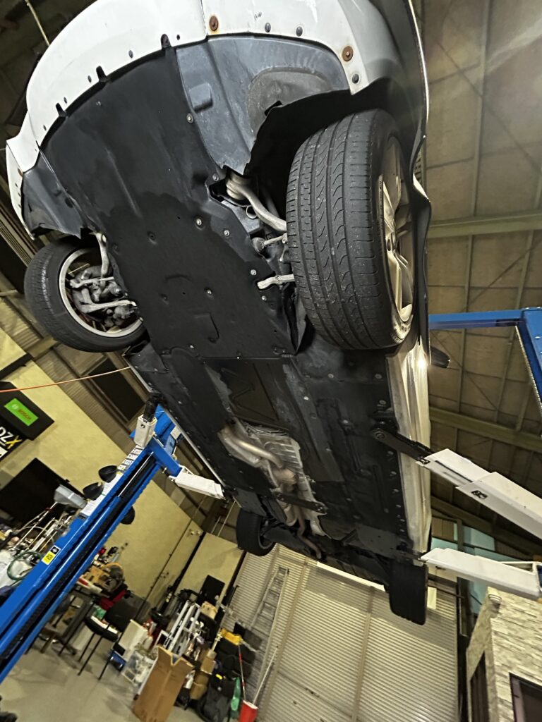 AVARTH 岐阜 岐南町 岐阜BMW BMW修理 輸入車修理 F30 オイル漏れ修理 フィルターハウジング 大垣 一宮 各務原 名古屋 岡崎 三河 煤洗浄 アンダーカバー