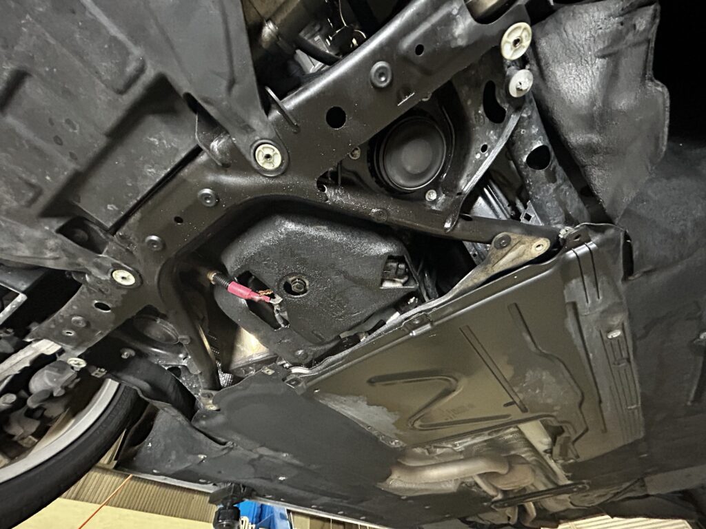 AVARTH 岐阜 岐南町 岐阜BMW BMW修理 輸入車修理 F30 オイル漏れ修理 フィルターハウジング 大垣 一宮 各務原 名古屋 岡崎 三河 煤洗浄 アンダーカバー 漏れひどい