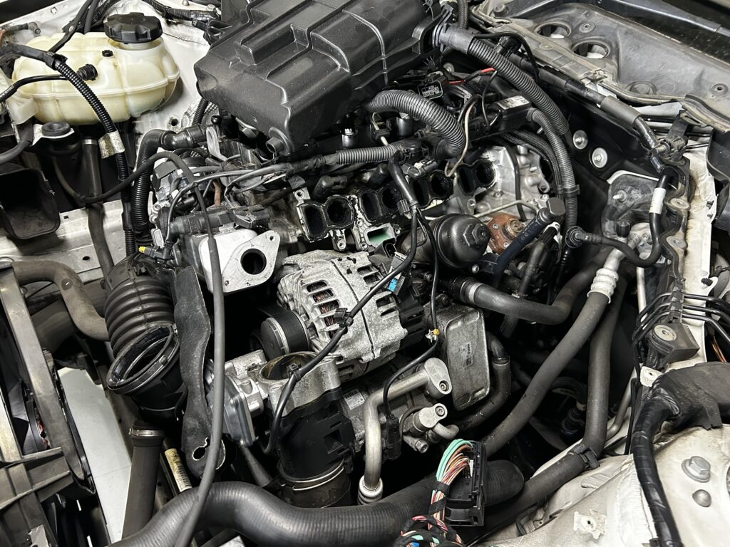 AVARTH 岐阜 岐南町 岐阜BMW BMW修理 輸入車修理 F30 オイル漏れ修理 フィルターハウジング 大垣 一宮 各務原 名古屋 岡崎 三河 煤洗浄 アンダーカバー 分解