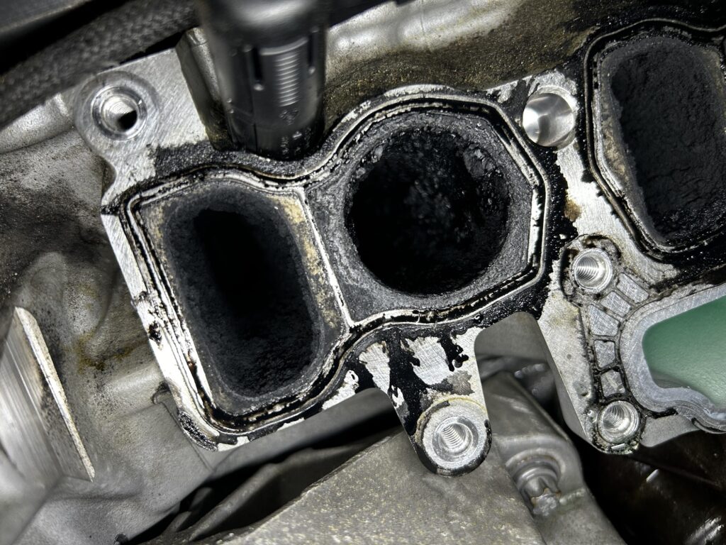 岐阜 AVARTH BMW F30 3シリーズ EGR流量異常 煤洗浄 岐阜BMW 岐南町 大垣 一宮 各務原 岡崎 三河 インマニ 煤 ポート