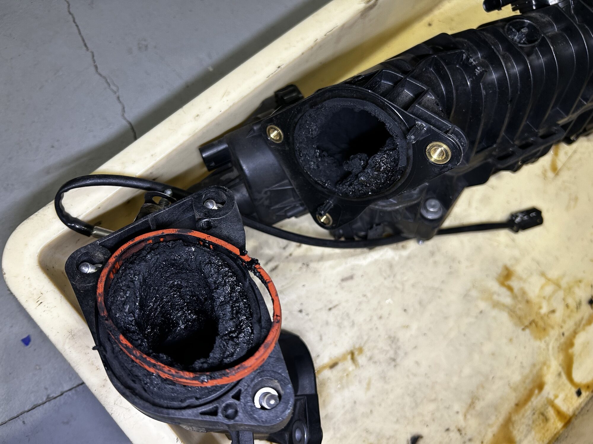 岐阜 AVARTH BMW F30 3シリーズ EGR流量異常 煤洗浄 岐阜BMW 岐南町 大垣 一宮 各務原 岡崎 三河 インマニ 煤