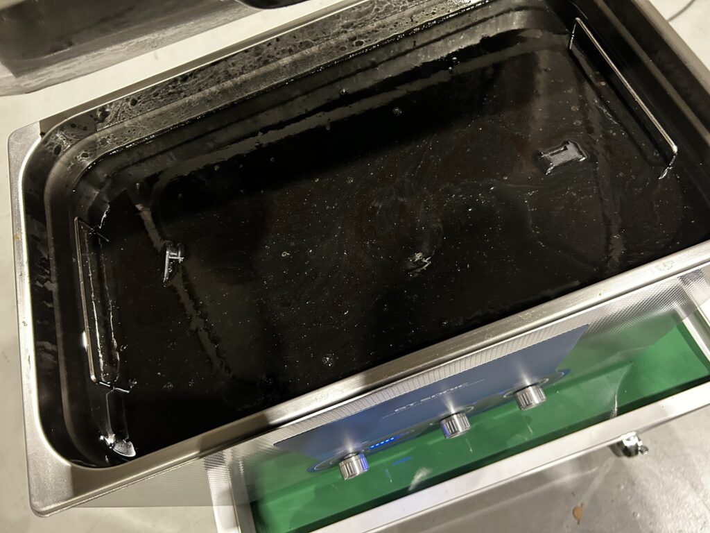 岐阜 AVARTH BMW F30 3シリーズ EGR流量異常 煤洗浄 岐阜BMW 岐南町 大垣 一宮 各務原 岡崎 三河 インマニ 煤 超音波